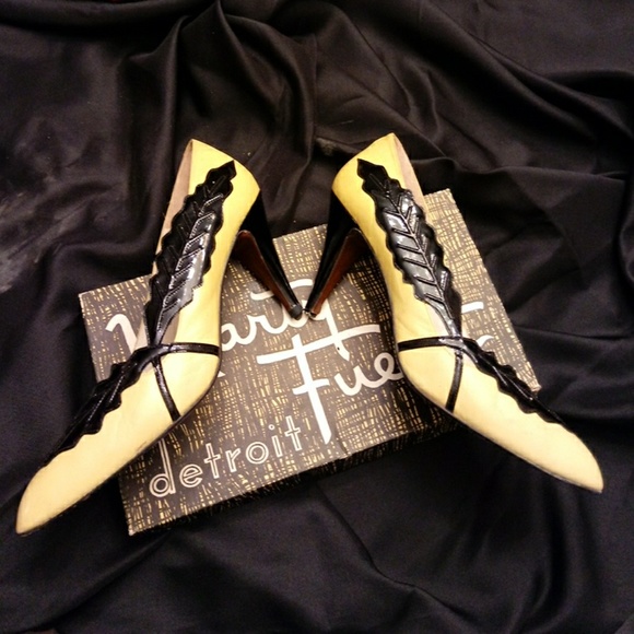 Shoes - Picture 3 of 7